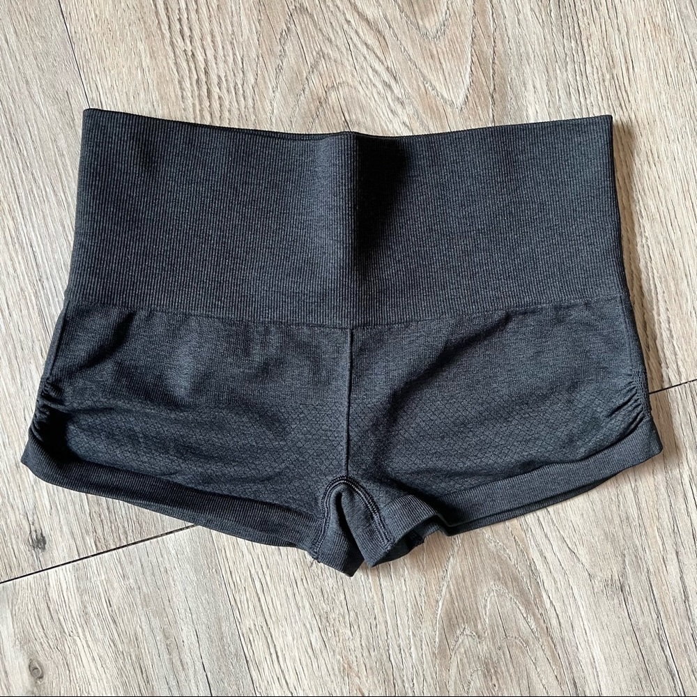 Lululemon Hot Yoga Short, size small